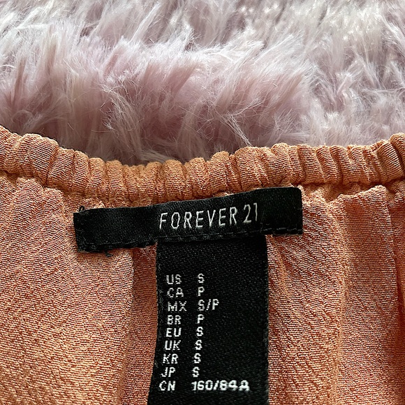 Drape Sleeve Crop Top - Picture 3 of 4